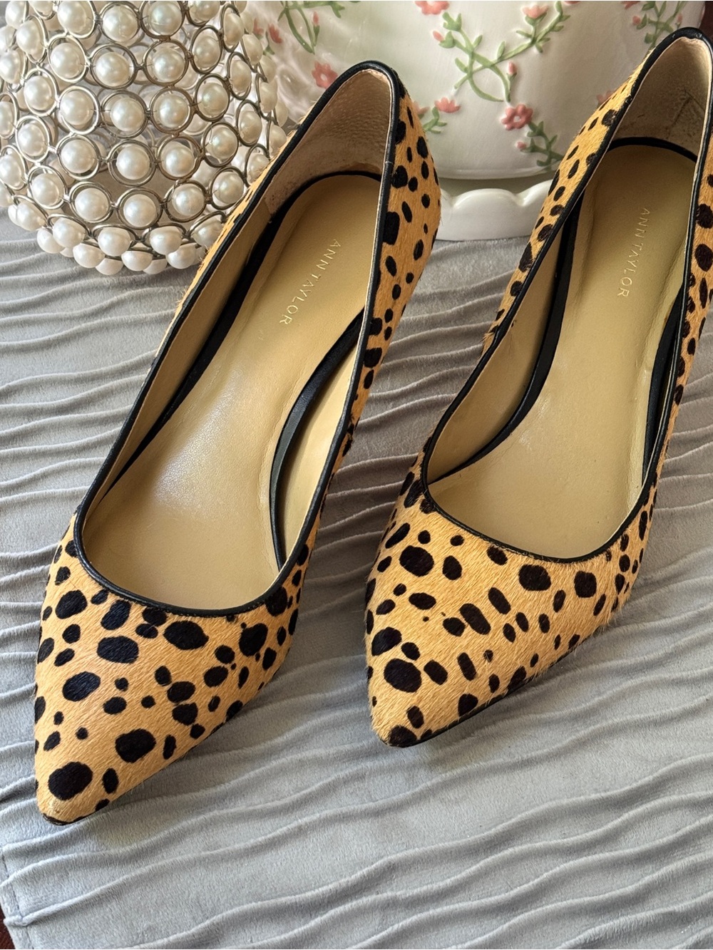 Ann Taylor Leopard Calf Hair Pointed Toe 2in Kitten Heel Pumps Size 7.5 Real Fur